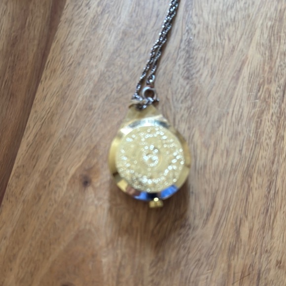 Elegant Gold Pendant Necklace - Picture 2 of 3